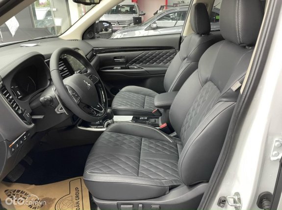 Mitsubishi Outlander 2.0 CVT 2024 - Ưu đãi tốt, tặng gói phụ kiện, giá tốt giao ngay