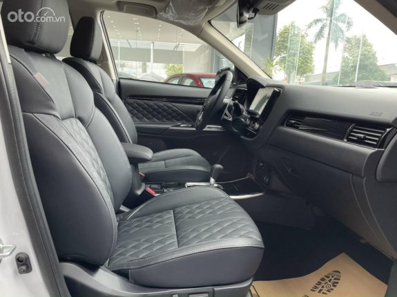 Mitsubishi Outlander 2.0 CVT 2024 - Ưu đãi tốt, tặng gói phụ kiện, giá tốt giao ngay