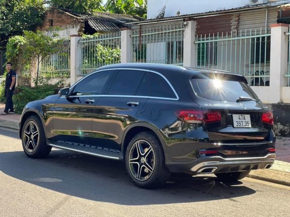 Mercedes-Benz GLC 300 4Matic 2021 - Màu đen, nội thất kem