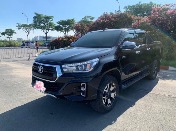 Toyota Hilux Phiên bản khác 2018 - Màu đen, xe nhập, 790 triệu