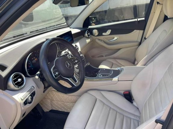 Mercedes-Benz GLC 300 4Matic 2021 - Màu đen, nội thất kem