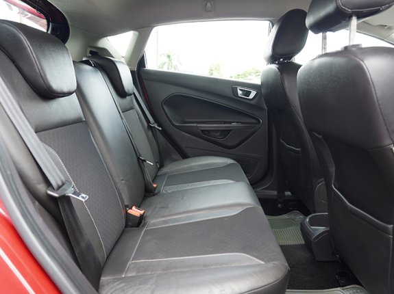 Ford Fiesta Titanium 1.0 AT EcoBoost 2016 - Màu đỏ, giá cực tốt