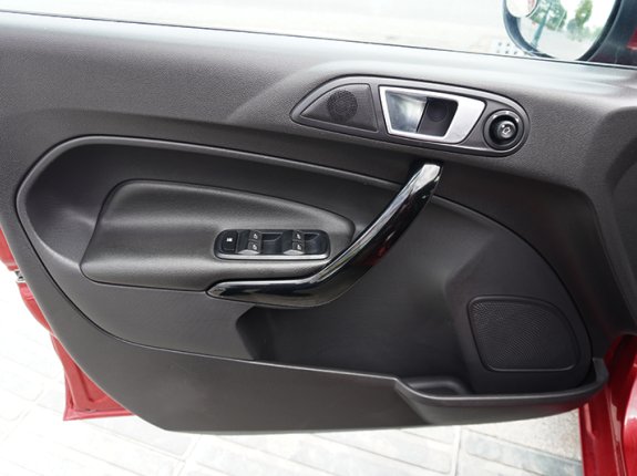 Ford Fiesta Titanium 1.0 AT EcoBoost 2016 - Màu đỏ, giá cực tốt