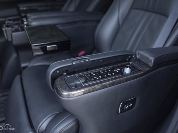 Toyota Alphard Executive Lounge 2019 - Màu đen, xe nhập