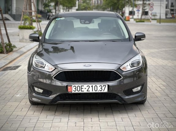 Ford Focus 1.5L Ecoboost Titanium 2015 - Màu xám giá ưu đãi