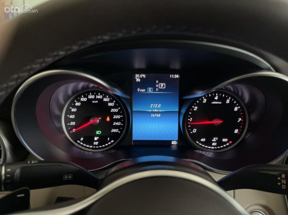 Mercedes-Benz C200 Exclusive 2022 - Màu trắng, nội thất kem