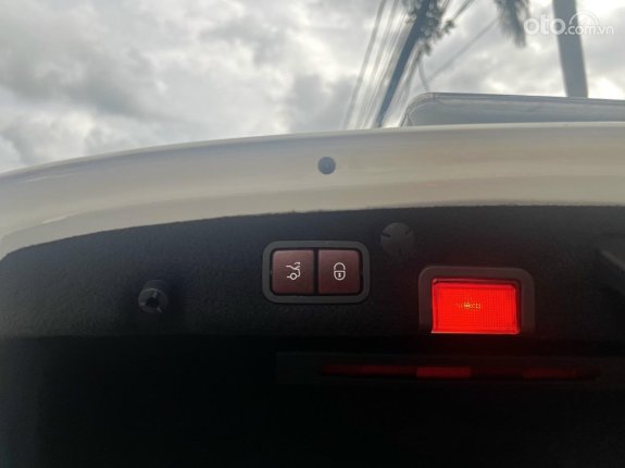 Mercedes-Benz C300 AMG 2019 - Nội thất nâu, option hơn 200tr