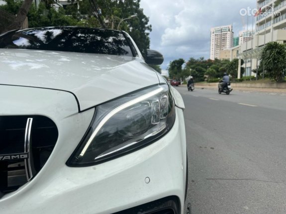 Mercedes-Benz C300 AMG 2019 - Nội thất nâu, option hơn 200tr