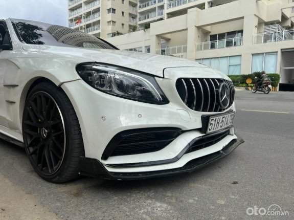 Mercedes-Benz C300 AMG 2019 - Nội thất nâu, option hơn 200tr
