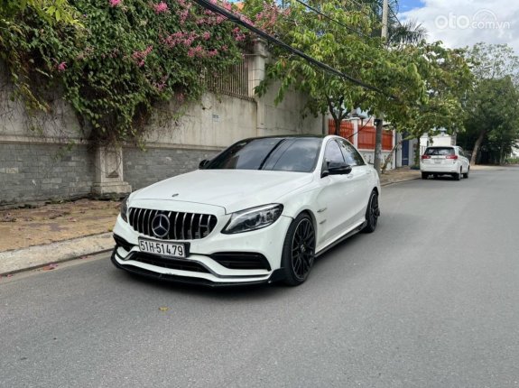 Mercedes-Benz C300 AMG 2019 - Nội thất nâu, option hơn 200tr