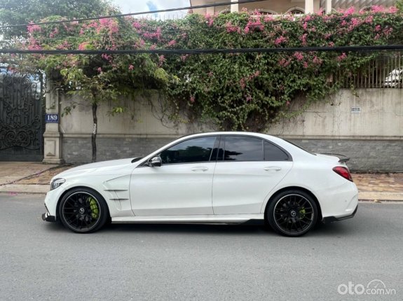 Mercedes-Benz C300 AMG 2019 - Nội thất nâu, option hơn 200tr