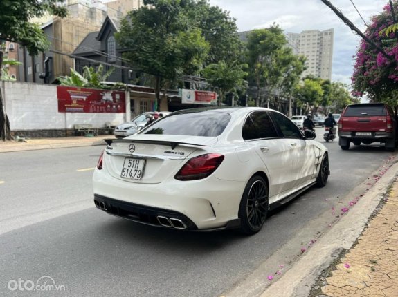 Mercedes-Benz C300 AMG 2019 - Nội thất nâu, option hơn 200tr