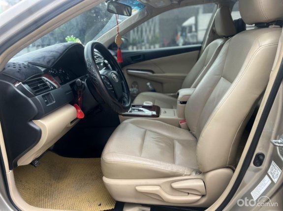 Toyota Camry 2.0E 2014 - Đi chuẩn 68 ngàn cây option full kịch