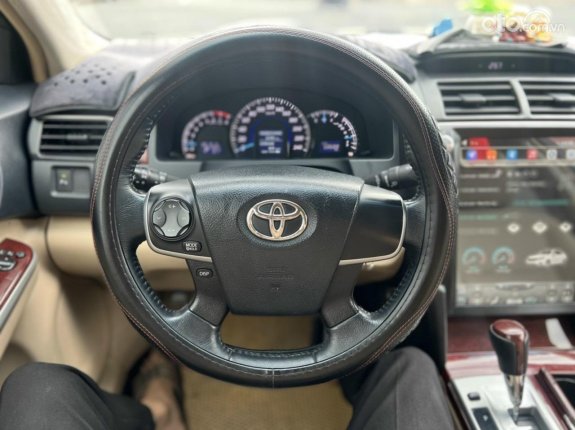 Toyota Camry 2.0E 2014 - Đi chuẩn 68 ngàn cây option full kịch