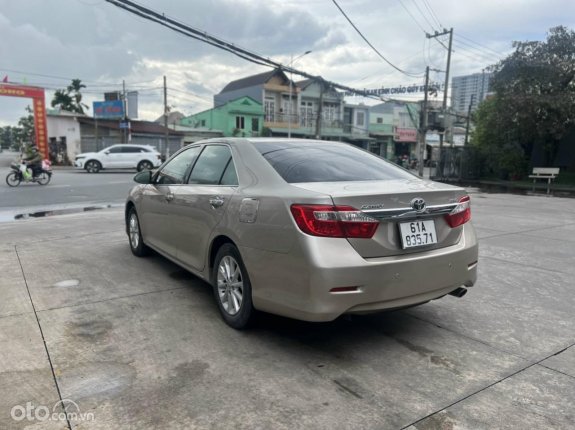 Toyota Camry 2.0E 2014 - Đi chuẩn 68 ngàn cây option full kịch
