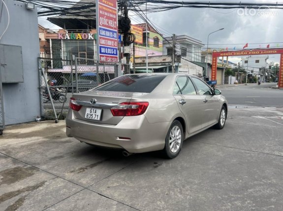 Toyota Camry 2.0E 2014 - Đi chuẩn 68 ngàn cây option full kịch