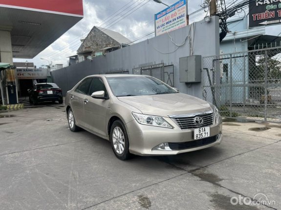 Toyota Camry 2.0E 2014 - Đi chuẩn 68 ngàn cây option full kịch