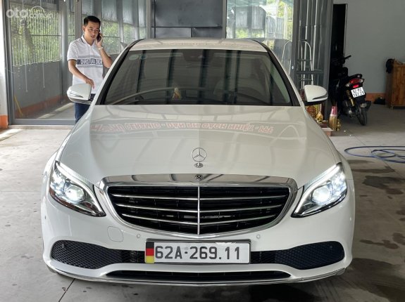 Mercedes-Benz C200 Exclusive 2022 - Màu trắng, nội thất kem