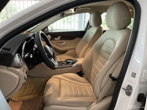 Mercedes-Benz C200 Exclusive 2022 - Màu trắng, nội thất kem