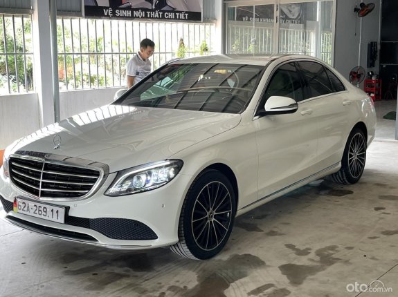 Mercedes-Benz C200 Exclusive 2022 - Màu trắng, nội thất kem