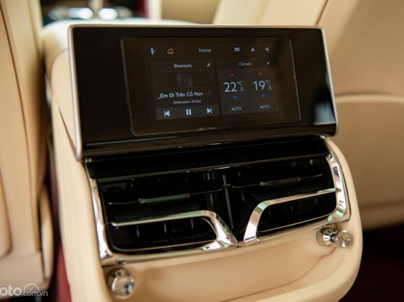 Bentley Flying Spur V8 2021 - Xe màu đỏ