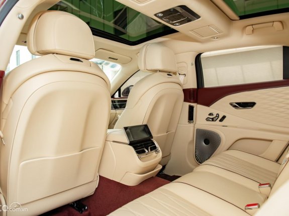 Bentley Flying Spur V8 2021 - Xe màu đỏ