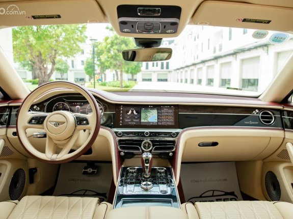 Bentley Flying Spur V8 2021 - Xe màu đỏ