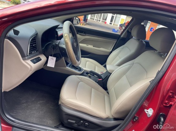 Hyundai Elantra 2018 - Cần bán gấp xe