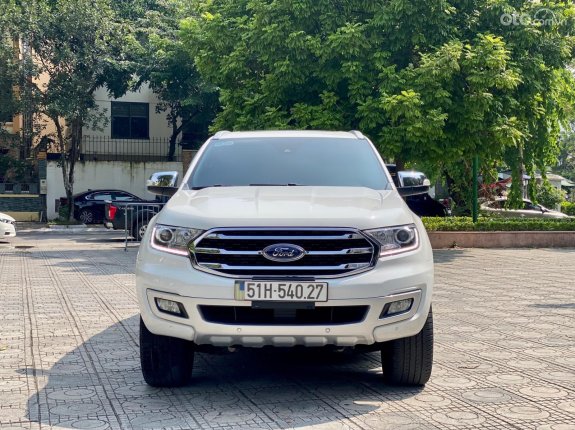 Cần bán lại xe màu trắng