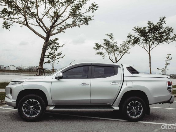Mitsubishi Triton 2019 - Cần bán lại xe năm sản xuất 2019, màu bạc, 725tr