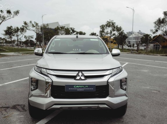 Mitsubishi Triton 4×4 AT (mới) 2019 - Cần bán lại xe năm sản xuất 2019, màu bạc, 725tr