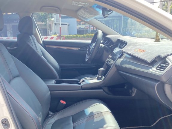 Honda Civic 1.5 Turbo RS 2020 - Nhập khẩu Thái Lan một chủ từ mới, đi chuẩn 2 vạn kilomet