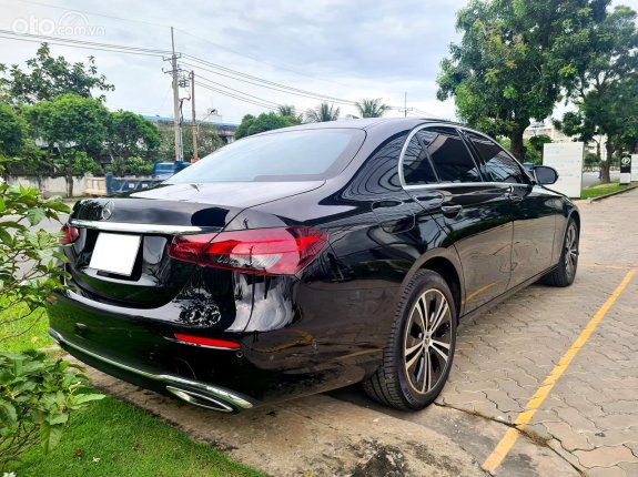 Mercedes-Benz E180 2022 - XE TRƯNG BÀY - MỚI ZIN 100%