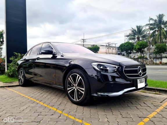 Mercedes-Benz E180 2022 - XE TRƯNG BÀY - MỚI ZIN 100%