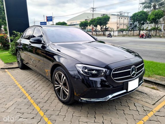Mercedes-Benz E180 2022 - XE TRƯNG BÀY - MỚI ZIN 100%