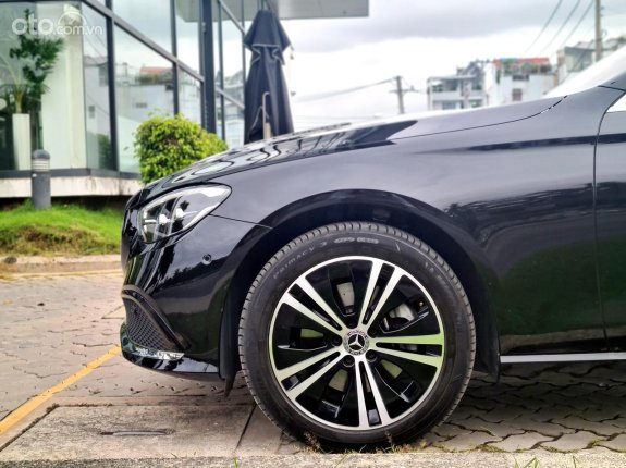 Mercedes-Benz E180 2022 - XE TRƯNG BÀY - MỚI ZIN 100%