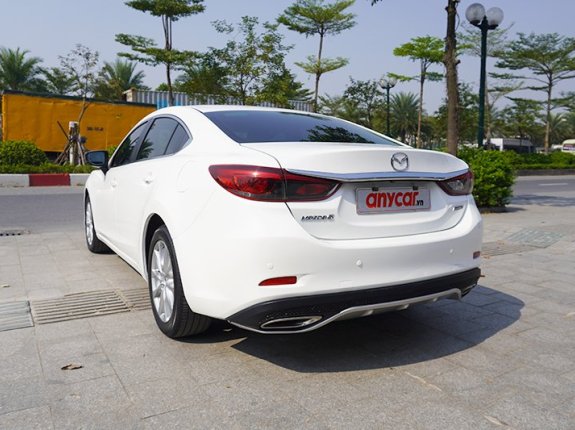 Mazda 6 2.0 AT 2018 - Xe màu trắng