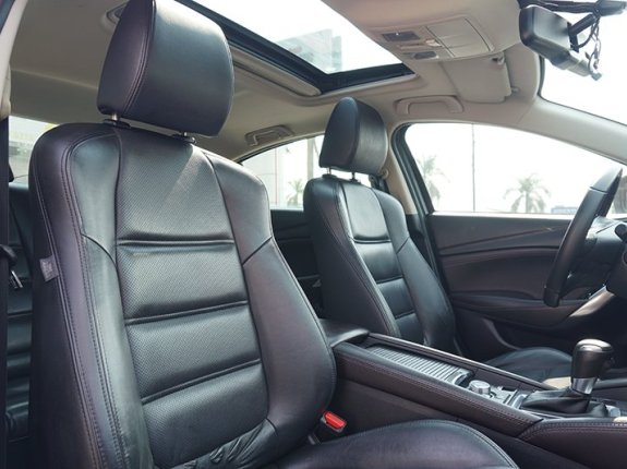 Mazda 6 2.0 AT 2018 - Xe màu trắng