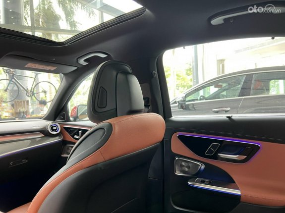 Mercedes-Benz C300 AMG 2023 - Ưu đãi hấp dẫn  