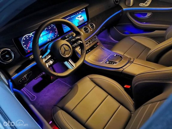 Mercedes-Benz E300 AMG 2023 - Sẵn xe giao ngay giá ưu đãi