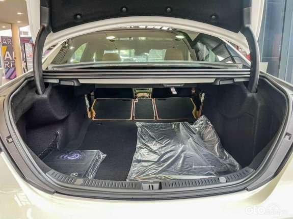 Mercedes-Benz E300 AMG 2023 - Sẵn xe giao ngay giá ưu đãi