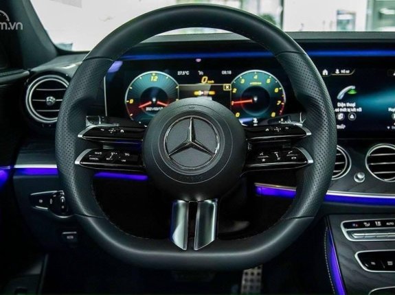 Mercedes-Benz E300 AMG 2023 - Sẵn xe giao ngay giá ưu đãi
