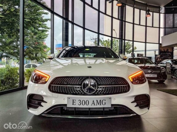 Mercedes-Benz E300 AMG 2023 - Sẵn xe giao ngay giá ưu đãi