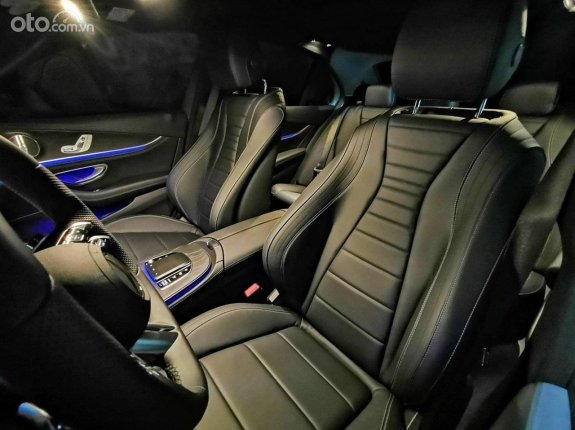 Mercedes-Benz E300 AMG 2023 - Sẵn xe giao ngay giá ưu đãi