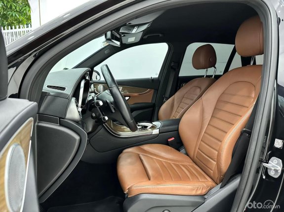 Mercedes-Benz GLC 250 4Matic 2018 - Lăn bánh mới 4 vạn - Xe 1 chủ từ đầu