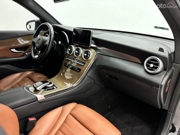 Mercedes-Benz GLC 250 4Matic 2018 - Lăn bánh mới 4 vạn - Xe 1 chủ từ đầu