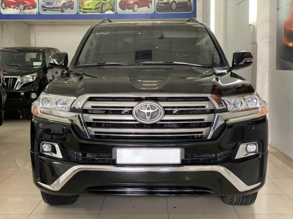 Toyota Land Cruiser 4.6 VXR V8 2019 - Màu đen, máy xăng