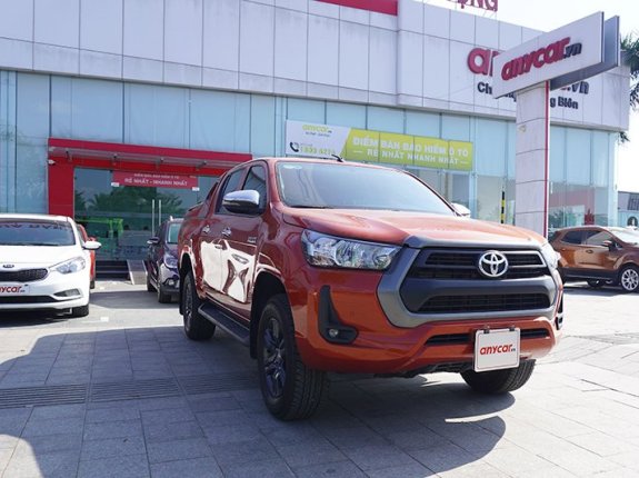 Toyota Hilux 2.4E 4×2 AT 2021 - Màu nâu, nhập khẩu nguyên chiếc, giá cực tốt