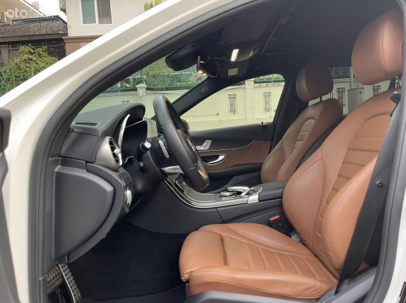 Mercedes-Benz C300 AMG 2019 - Model 2020 biển Sài Gòn - 1 chủ từ đầu