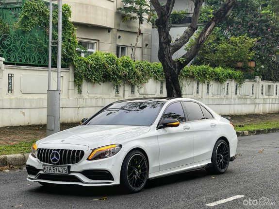 Mercedes-Benz C300 AMG 2019 - Model 2020 biển Sài Gòn - 1 chủ từ đầu
